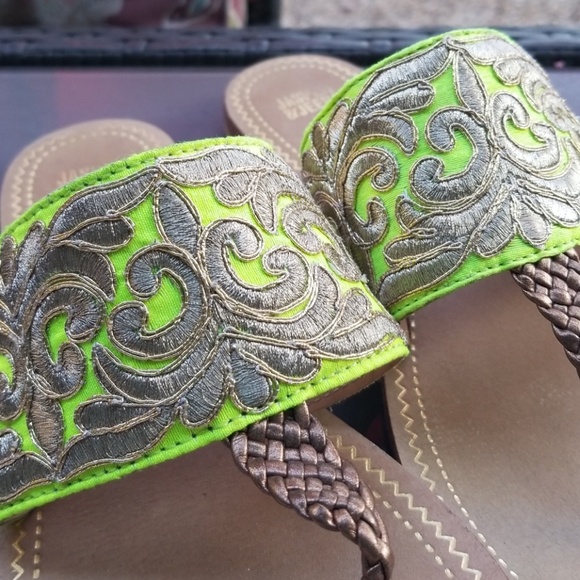 Jasper & Jeera flat gold and florescent sandals - Picture 5 of 6